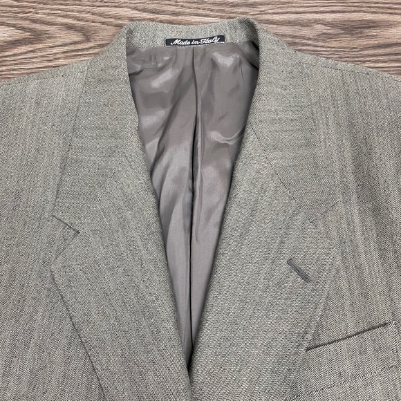 Giorgio Armani Grey Herringbone Sport Coat 42L - Picture 2 of 6